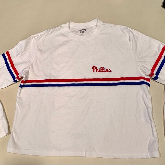 American Eagle Outfitters Tops - Phillies crop long sleeve t-shirt